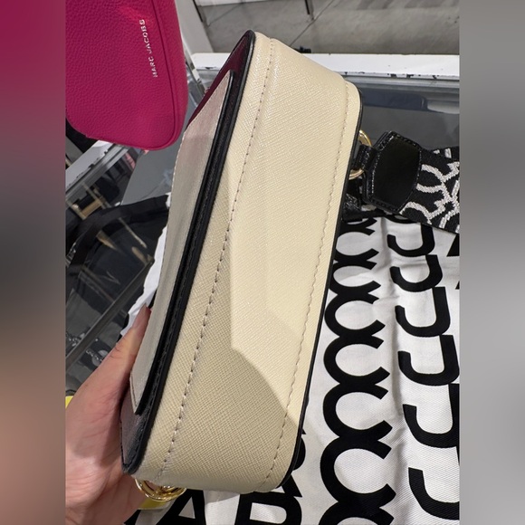 Marc Jacobs The Snapshot Bag Cream and Black Crossbody NWT - Picture 7 of 9